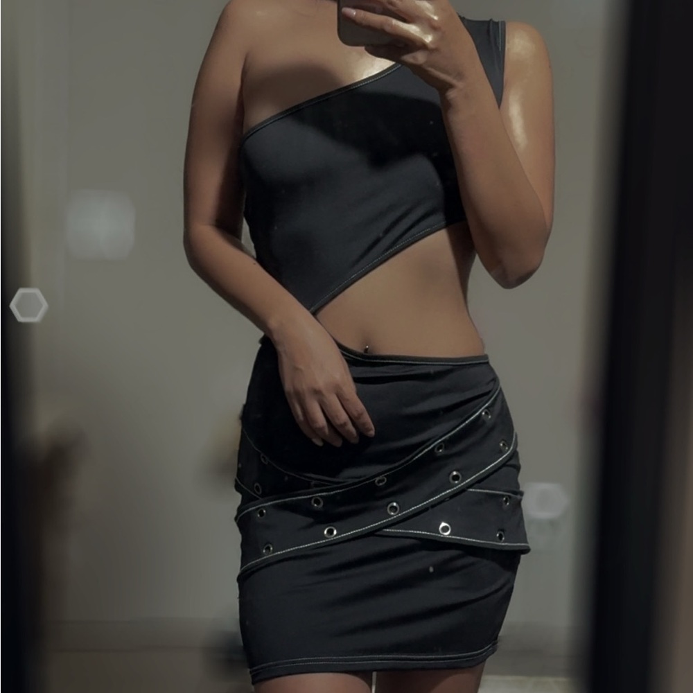 Black One-Shoulder Cutout Top